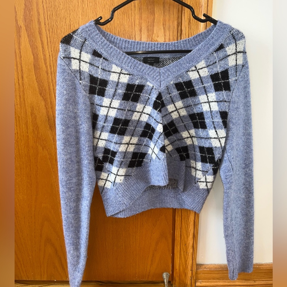 Cute sweater size m cropped